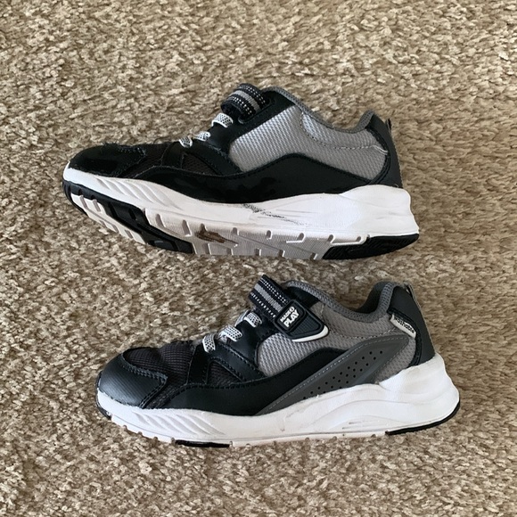 StrideRite black size 12M shoes very good condition - Picture 2 of 6